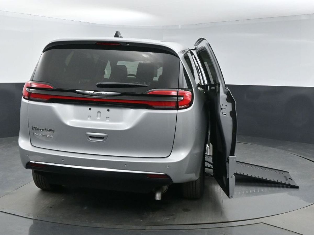 2024 CHRYSLER PACIFICA - Image 23