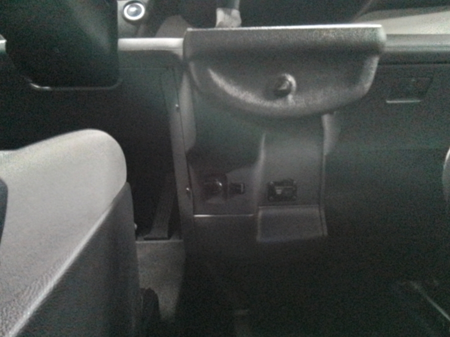 Grey Toyota Sienna image number 13