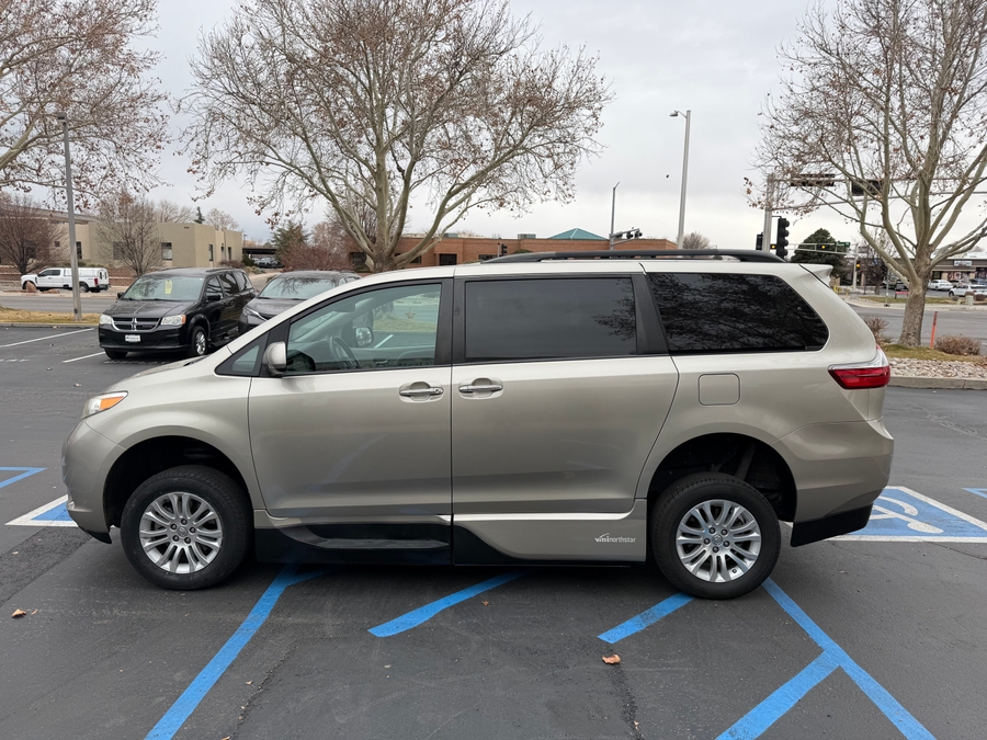 Used 2017 Toyota Sienna XLE - VMI Side Entry Entry In Floor Automatic Ramp