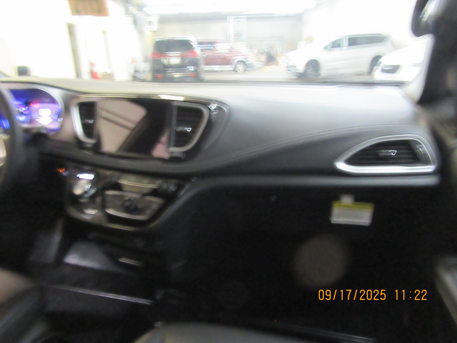 2027 Chrysler Pacifica Select - Photo 7