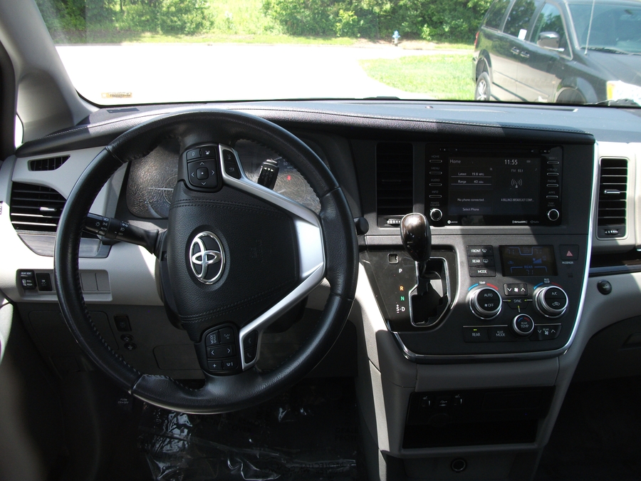 Used 2018 Toyota Sienna XLE - VMI Side Entry Entry In Floor Automatic Ramp