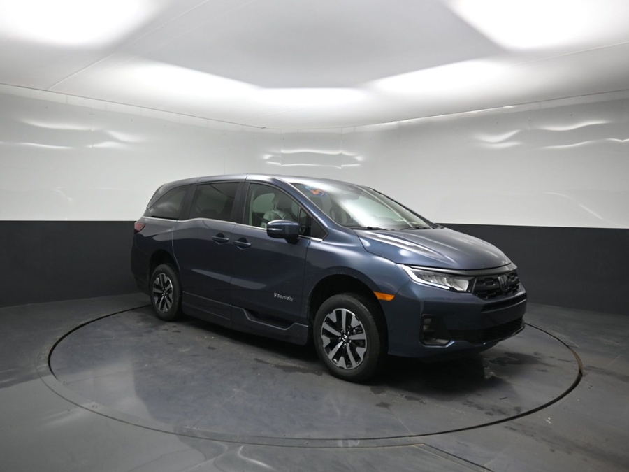 Blue Honda Odyssey image number 14