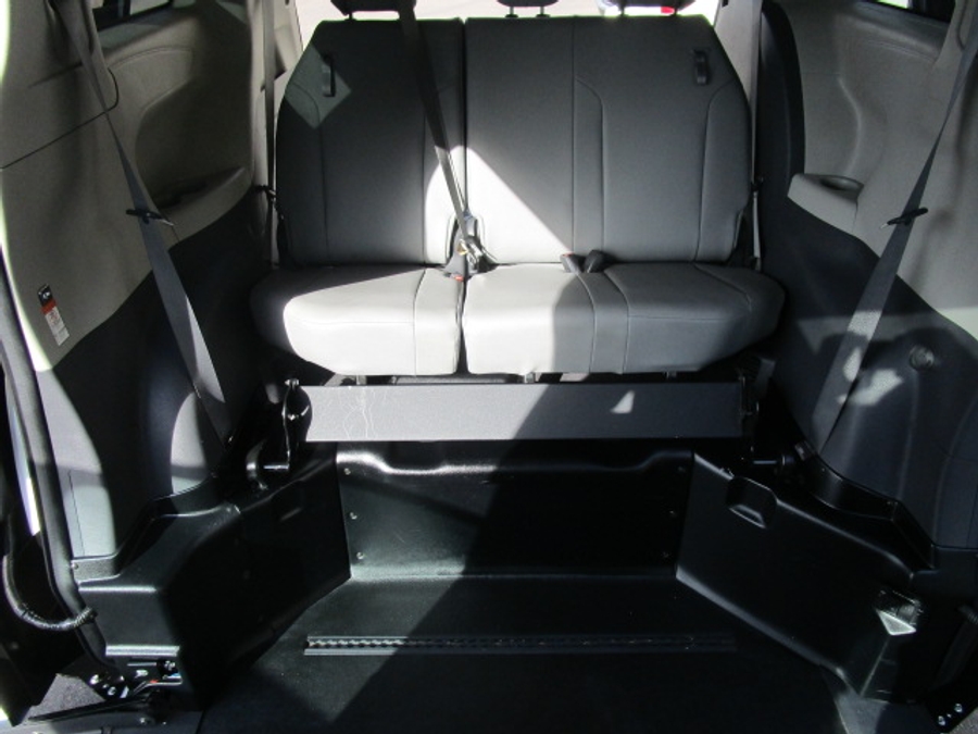 Used 2022 Toyota Sienna Hybrid XLE - BraunAbility Side Entry Entry Fold Out Automatic Ramp