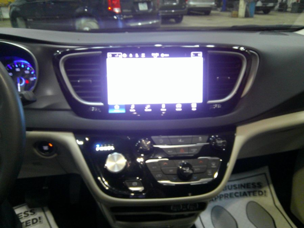 2022 CHRYSLER PACIFICA - Image 15