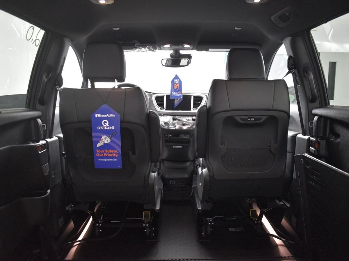 2025 CHRYSLER PACIFICA - Image 26