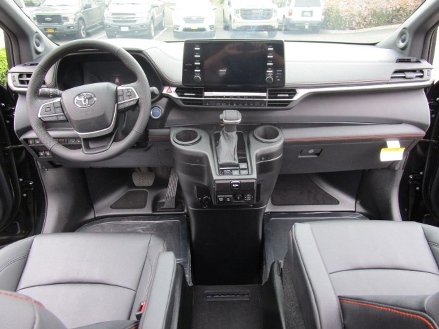 New 2025 Toyota Sienna Hybrid XSE Sport - BraunAbility Side Entry Entry In Floor Automatic Ramp