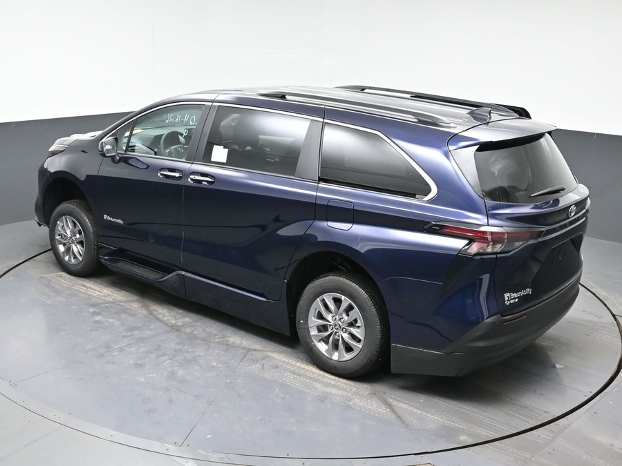 New 2026 Toyota Sienna Hybrid XLE Add - BraunAbility Side Entry Entry In Floor Automatic Ramp