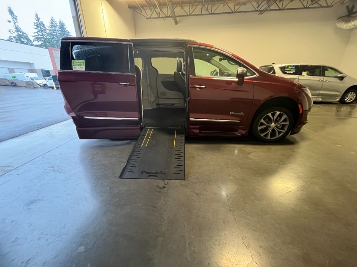 2018 CHRYSLER PACIFICA - Image 8