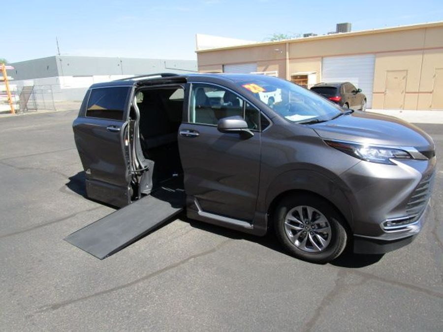 Used 2023 Toyota Sienna Hybrid XLE Base - VMI Side Entry Entry In Floor Automatic Ramp