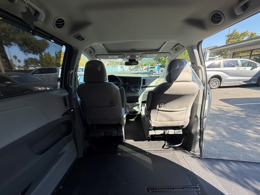 Used 2020 Toyota Sienna XLE - VMI Side Entry In Floor Automatic Ramp