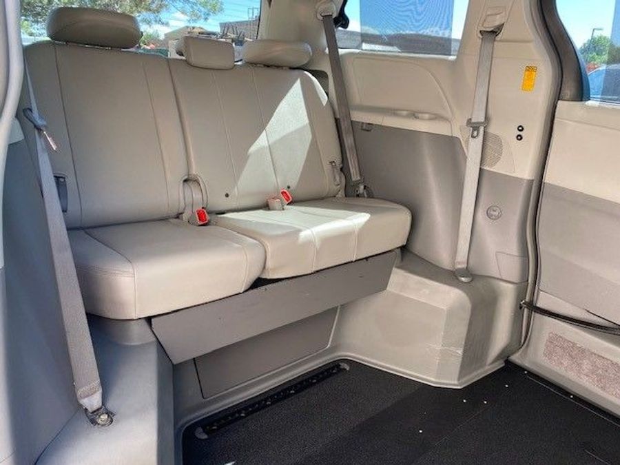 Used 2014 Toyota Sienna XLE - VMI Side Entry Entry In Floor Automatic Ramp