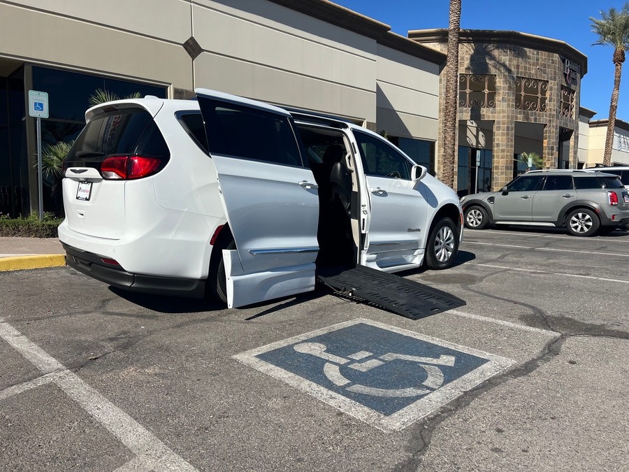 Used 2019 Chrysler Pacifica Touring L - BraunAbility Side Entry Entry Fold Out Automatic Ramp