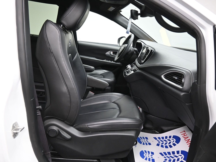 Used 2023 Chrysler Pacifica Touring L - BraunAbility Side Entry Entry Fold Out Automatic Ramp