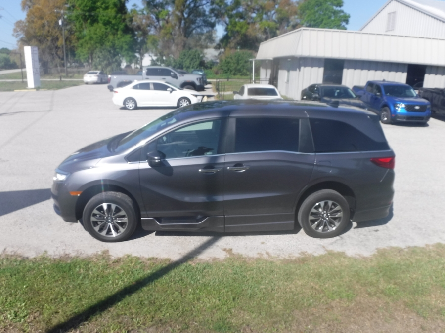 Grey Honda Odyssey image number 4