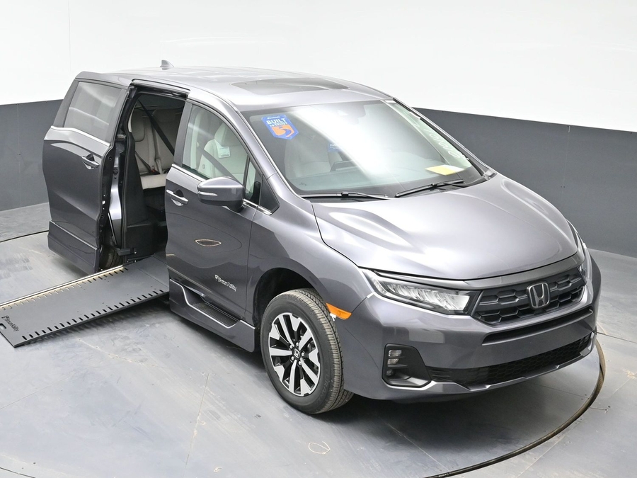 Grey Honda Odyssey image number 22