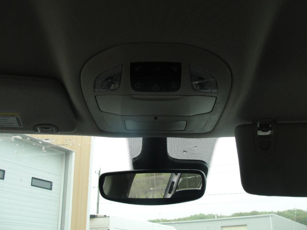 2024 CHRYSLER VOYAGER - Image 18