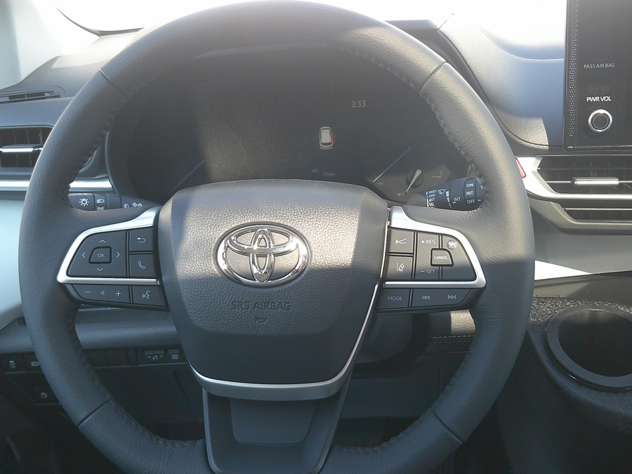 Black Toyota Sienna image number 9