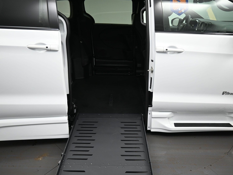 Used 2023 Chrysler Pacifica Touring L - BraunAbility Side Entry Entry Fold Out Automatic Ramp