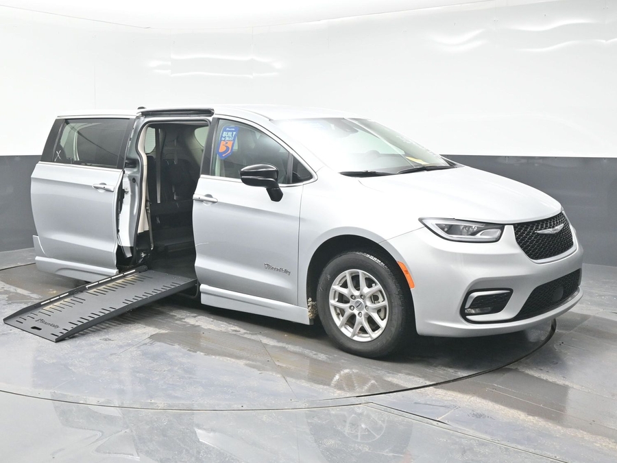 Used 2024 Chrysler Pacifica Touring L - BraunAbility Side Entry Entry Fold Out Automatic Ramp