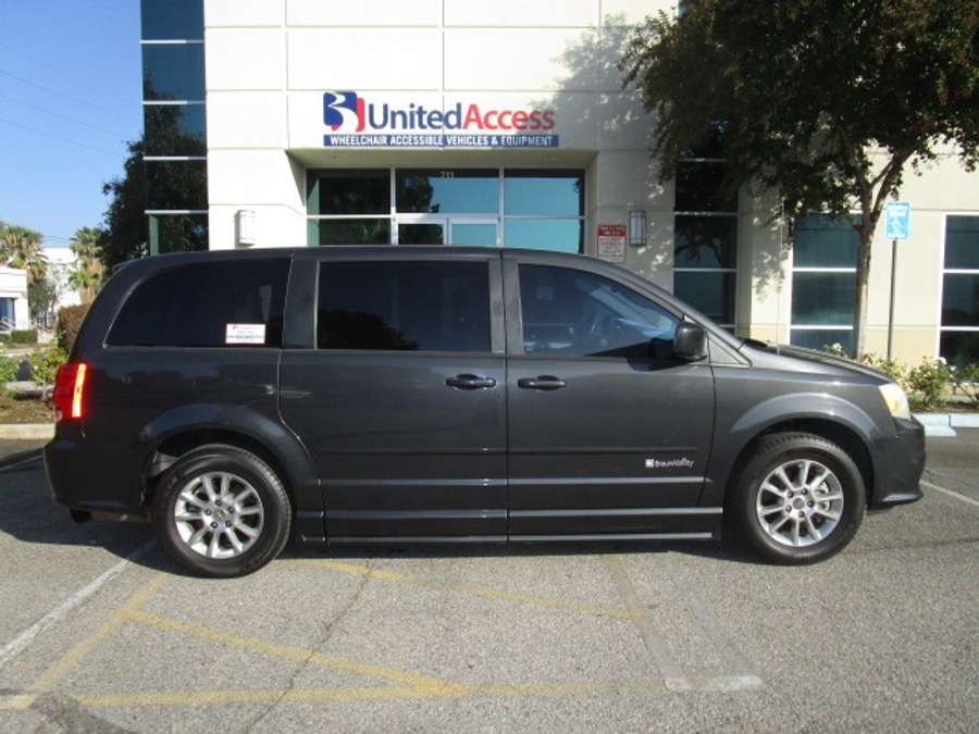 Used 2012 Dodge Grand Caravan RT - BraunAbility Side Entry Entry Fold Out Automatic Ramp