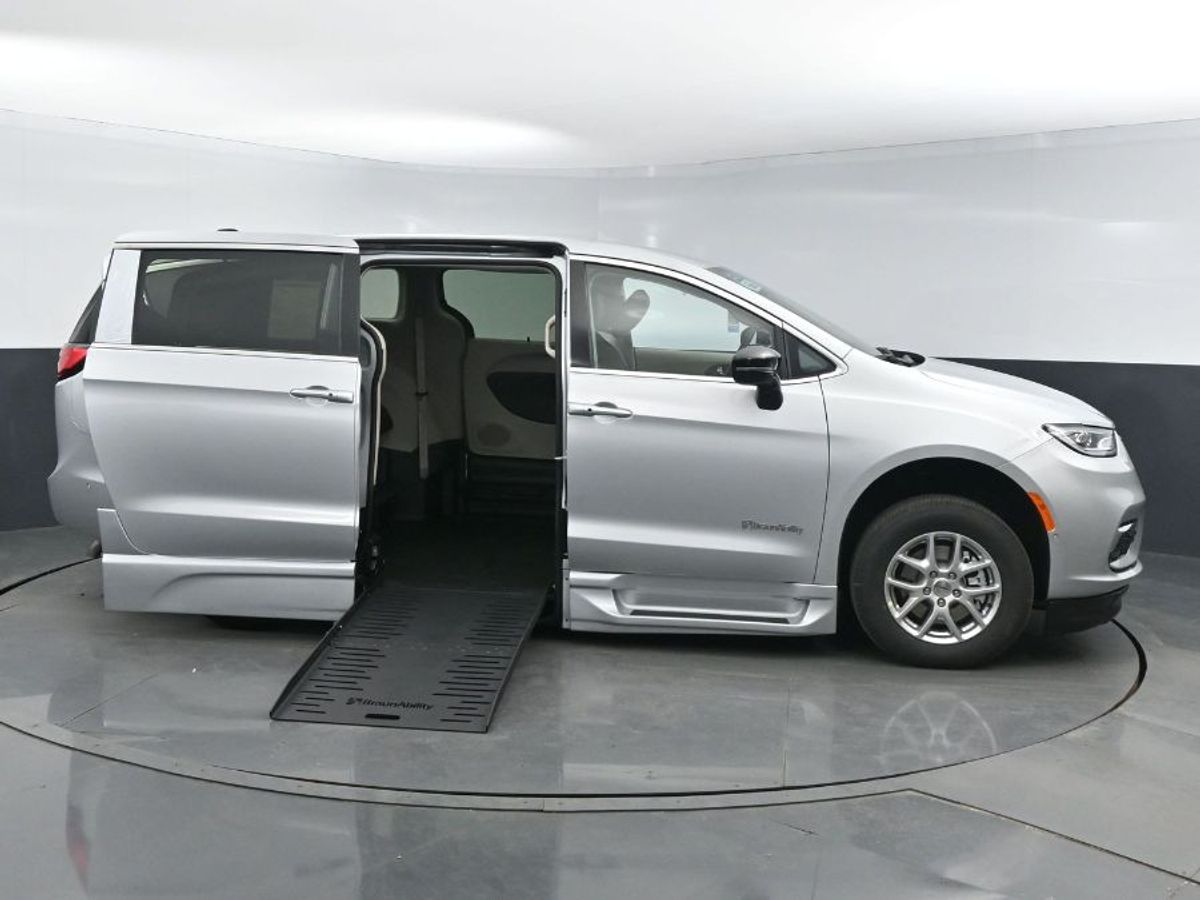 2024 Chrysler Pacifica