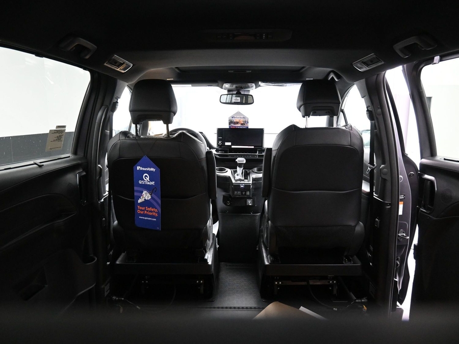 New 2025 Toyota Sienna Hybrid XSE Sport - BraunAbility Side Entry Entry In Floor Automatic Ramp