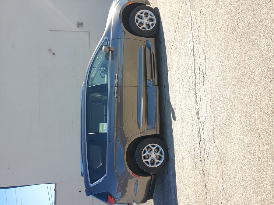 Grey Chrysler Pacifica image number 3