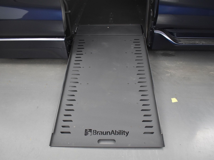 New 2025 Toyota Sienna Hybrid XSE Sport - BraunAbility Side Entry Entry In Floor Automatic Ramp