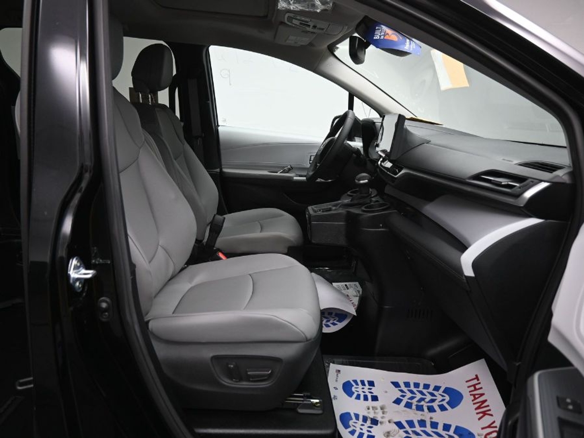 2025 TOYOTA SIENNA - Image 9