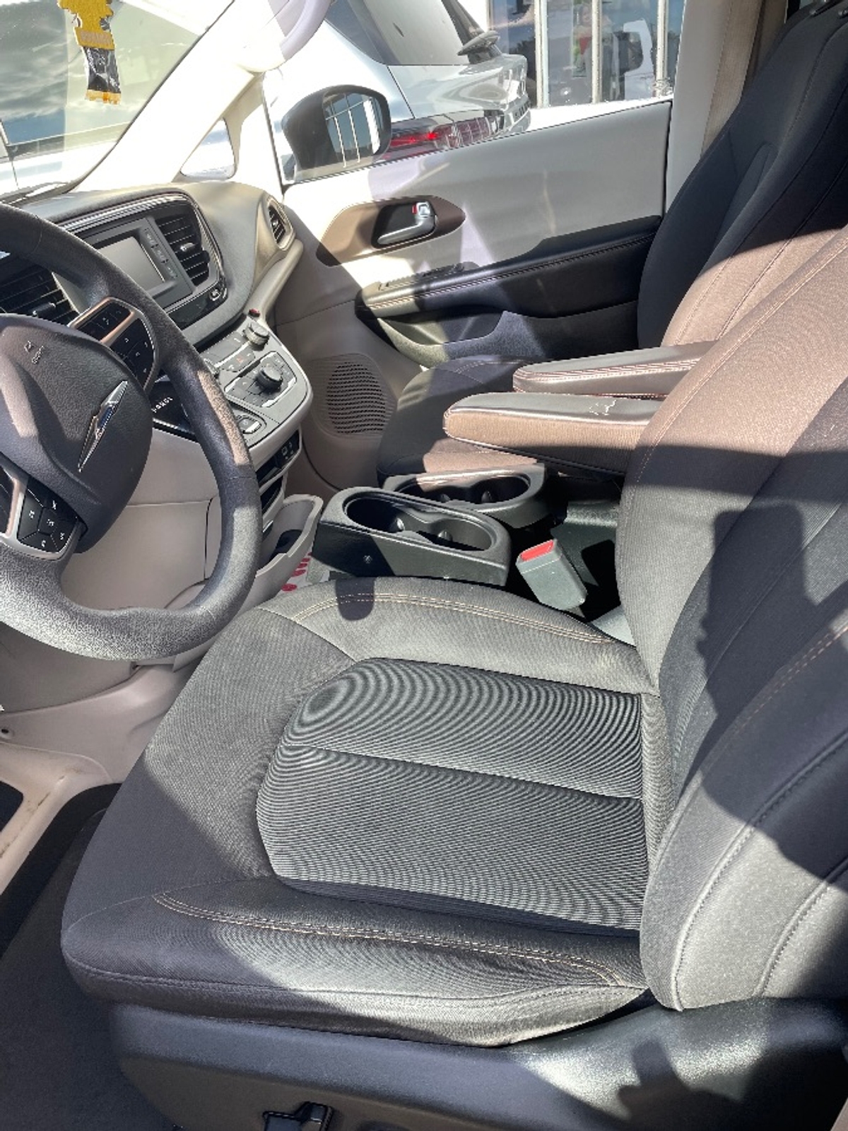 2017 CHRYSLER PACIFICA - Image 2