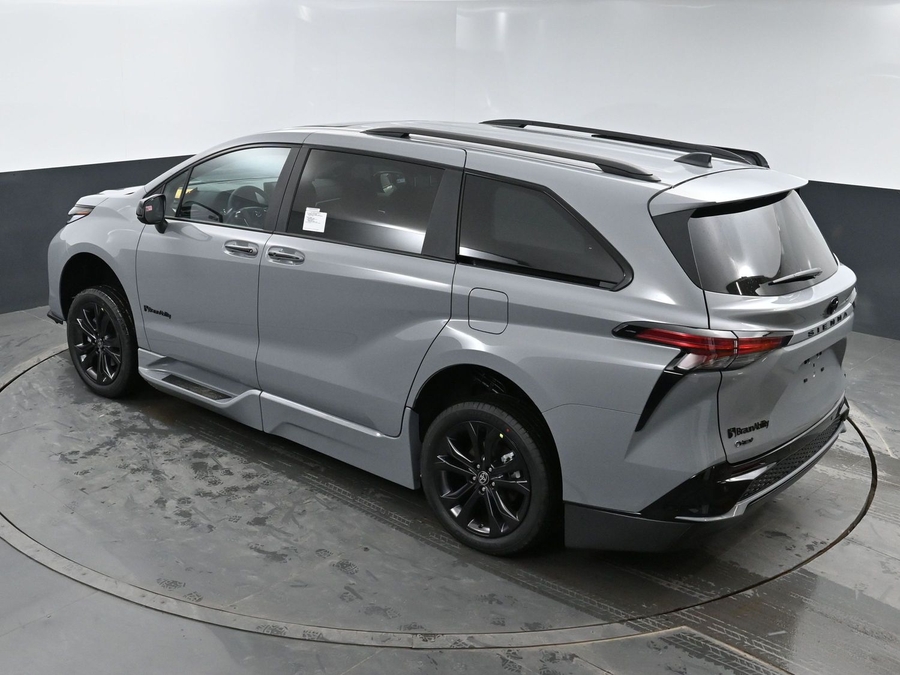 New 2026 Toyota Sienna Hybrid XSE Sport - BraunAbility Side Entry Fold Out Automatic Ramp