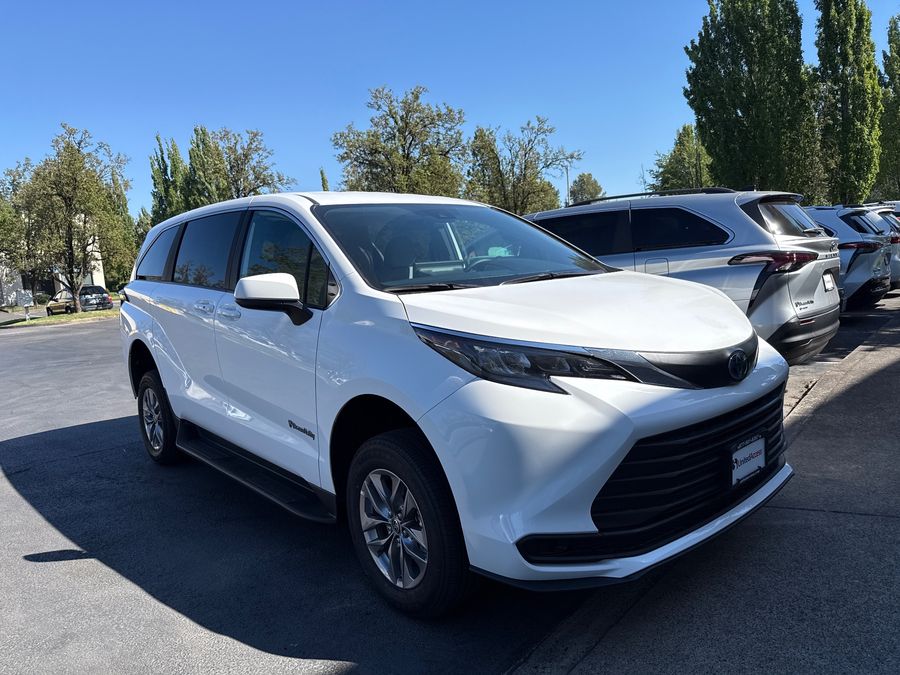 New 2025 Toyota Sienna Hybrid LE - BraunAbility Commercial Rear Entry Entry Fold Out Manual Ramp