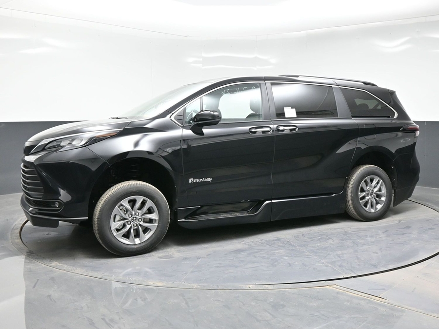 Black Toyota Sienna image number 2