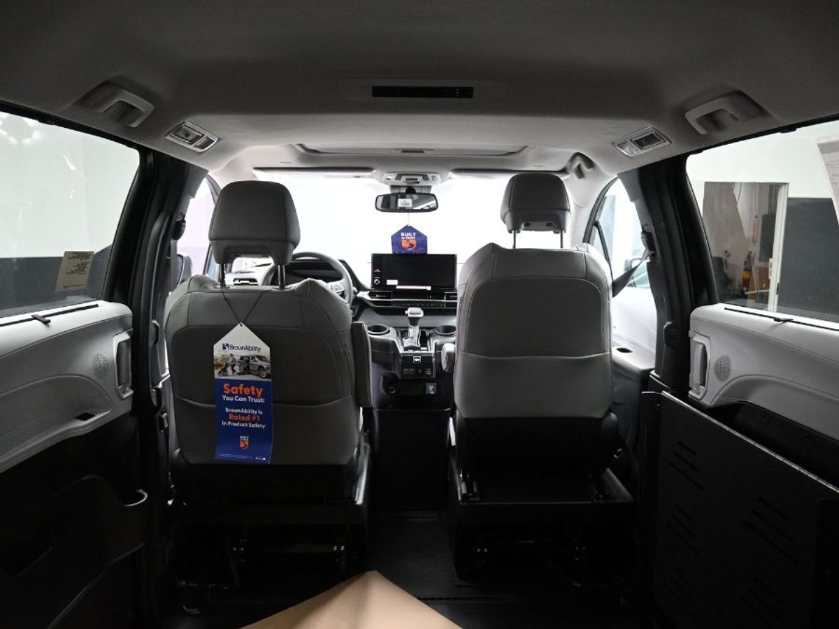2025 TOYOTA SIENNA - Image 25