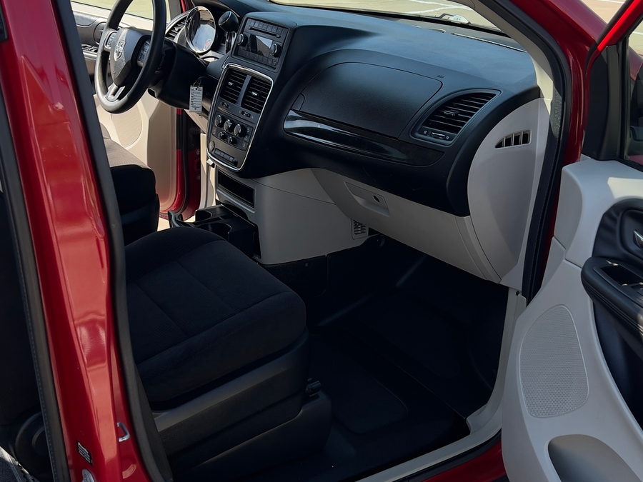 Used 2013 Dodge Grand Caravan SE - BraunAbility Side Entry Entry Fold Out Automatic Ramp