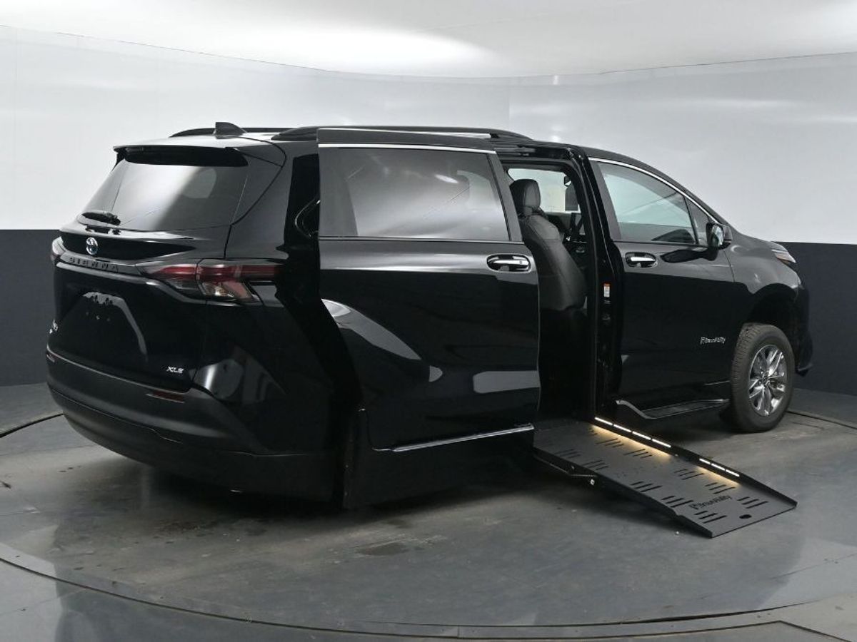 2025 TOYOTA SIENNA - Image 7