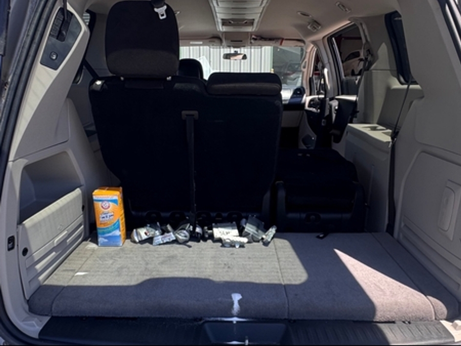  Dodge Grand Caravan image number 8