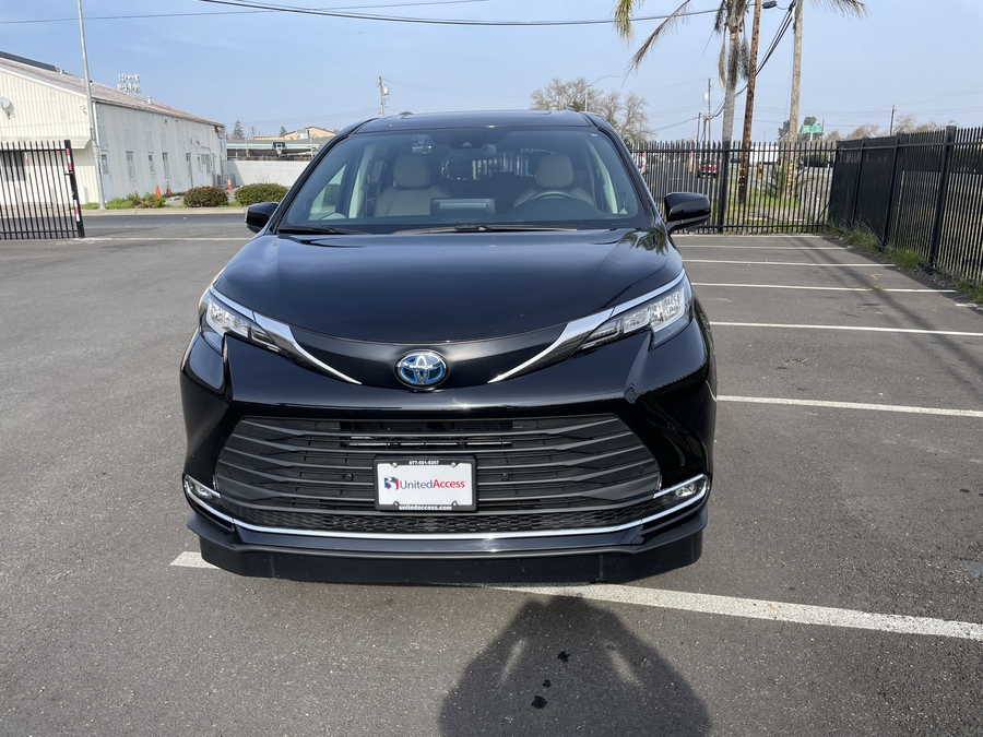 Used 2022 Toyota Sienna Hybrid XLE - AMS Side Entry Entry In Floor Automatic Ramp