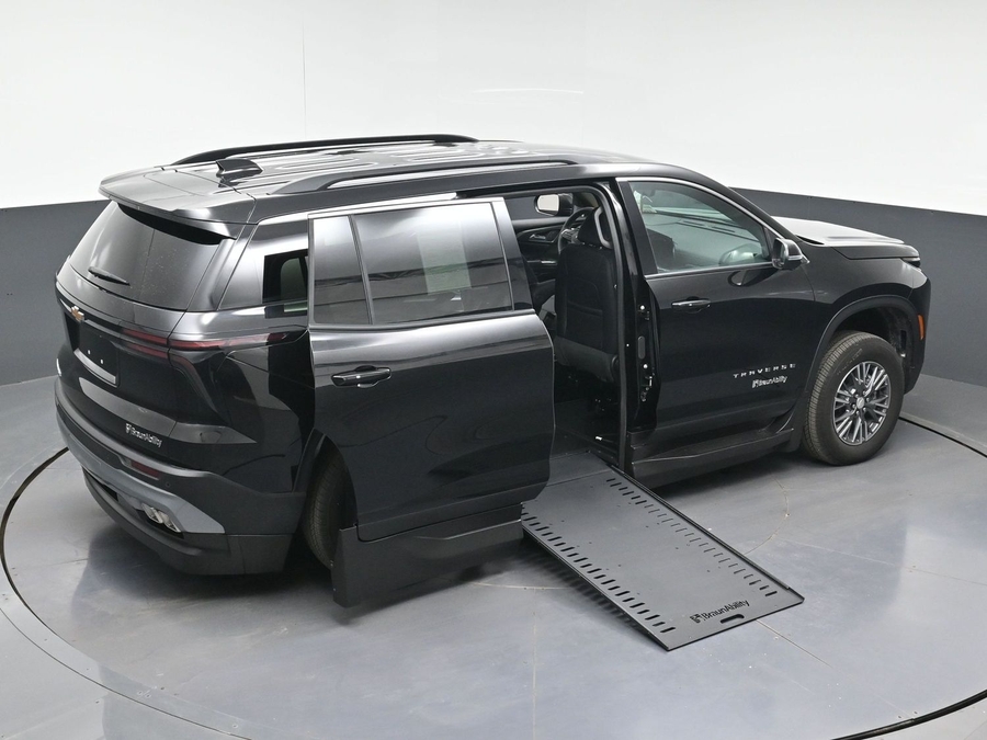 New 2026 Chevrolet Traverse 1LT - BraunAbility Side Entry In Floor Automatic Ramp