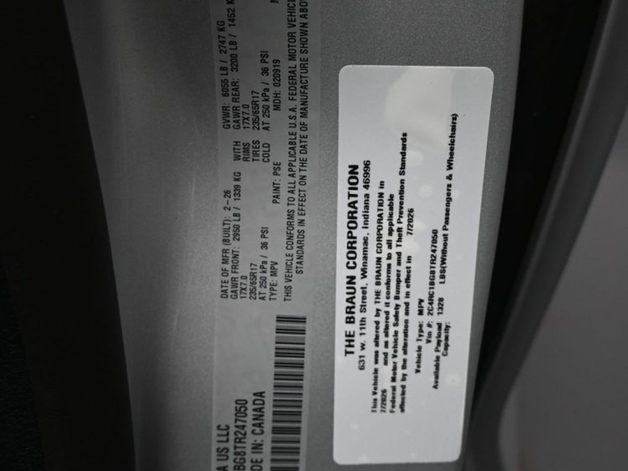 New 2026 Chrysler Pacifica Select Plus - BraunAbility Side Entry Fold Out Automatic Ramp