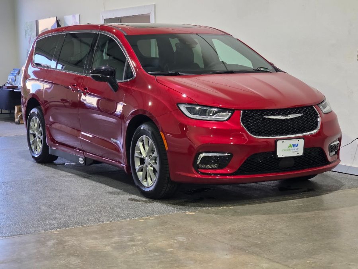 Red Chrysler Pacifica image number 1