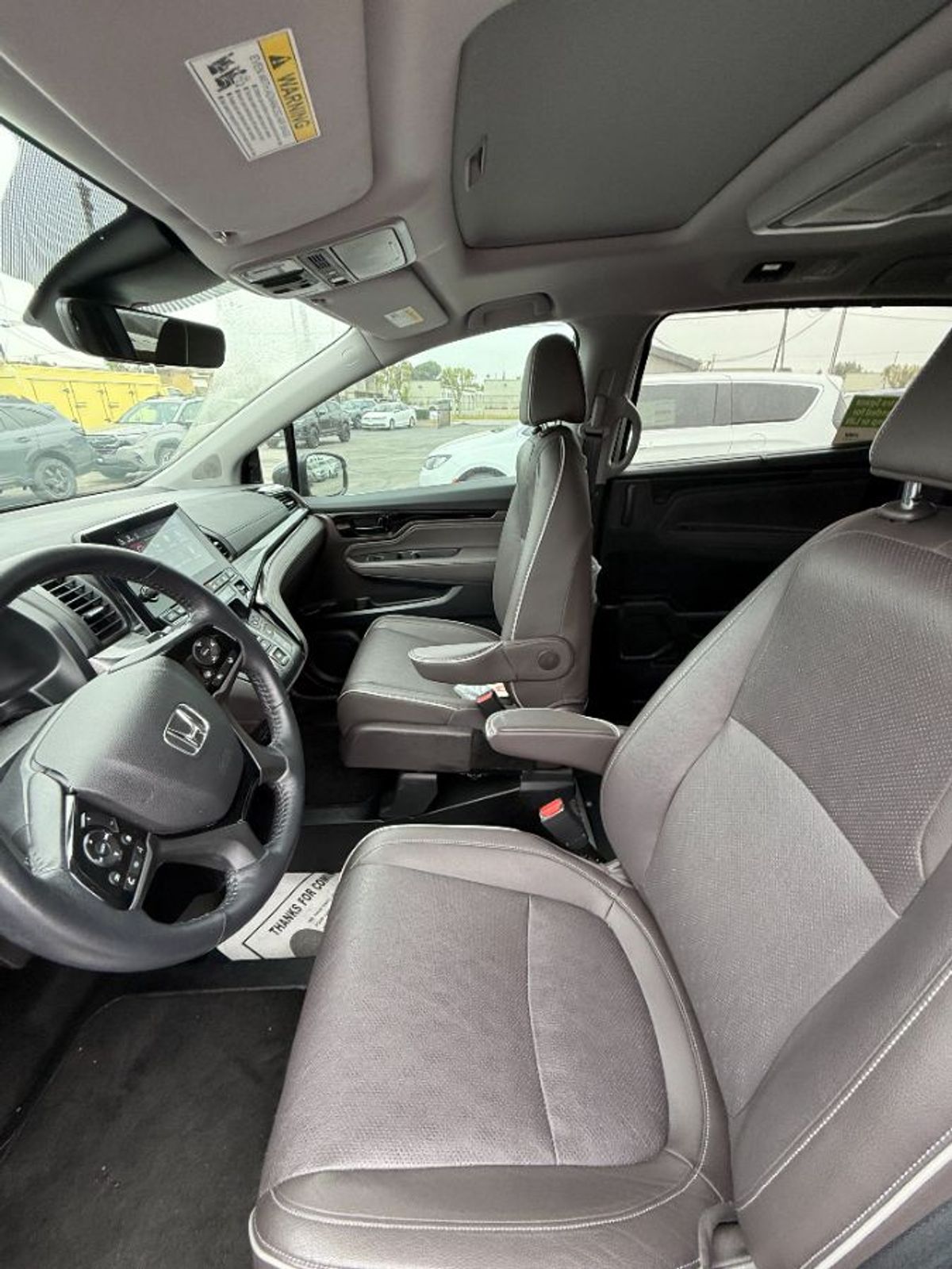 Silver Honda Odyssey image number 6