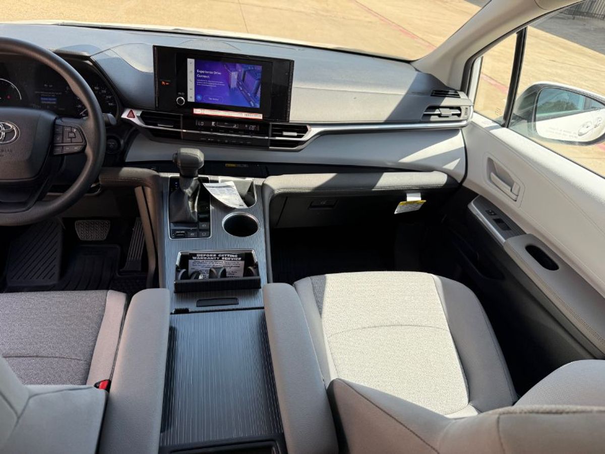 White Toyota Sienna image number 10
