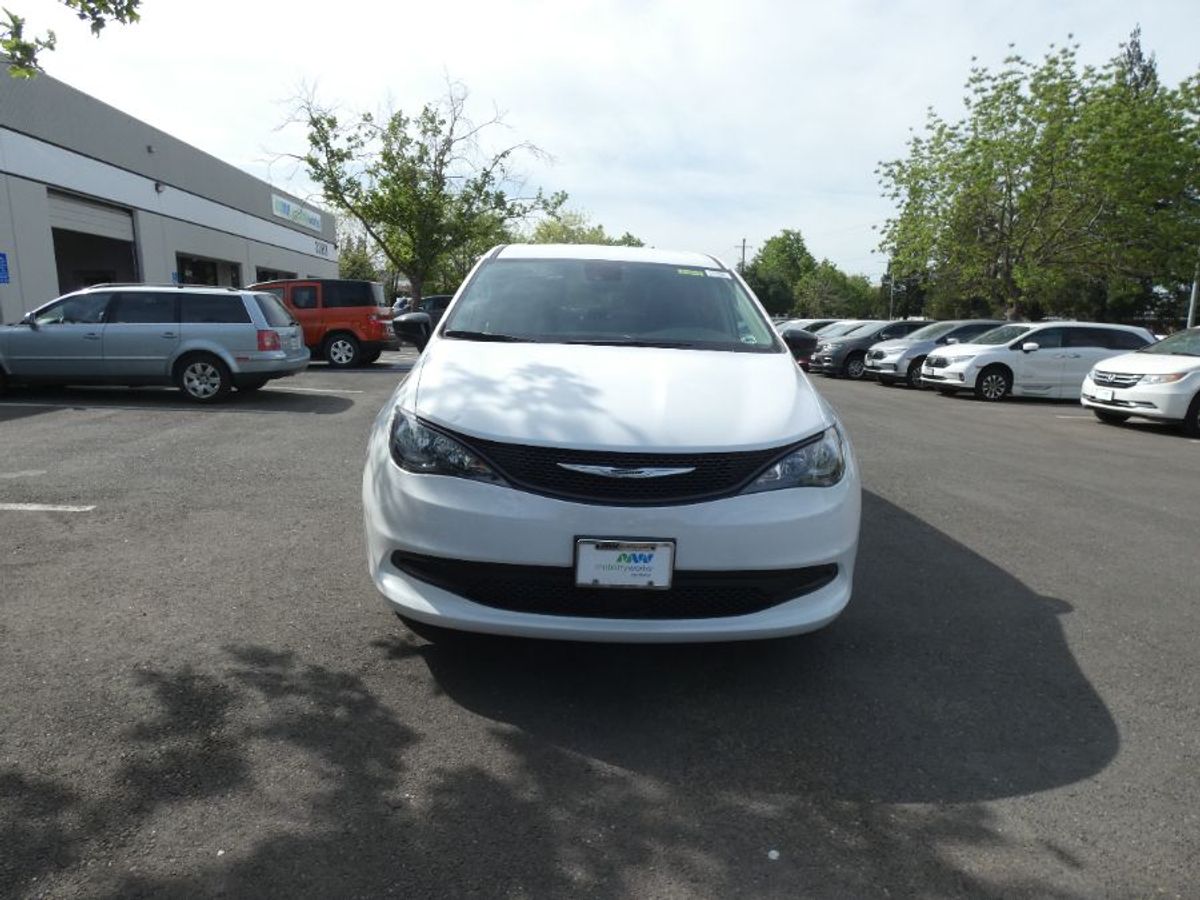 2024 CHRYSLER VOYAGER - Image 2