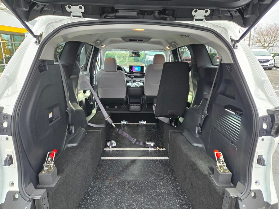 New 2026 Toyota Sienna Hybrid LE w swivel 2nd row - Vantage Mobility Commercial Rear Entry Entry Fold Out Manual Ramp