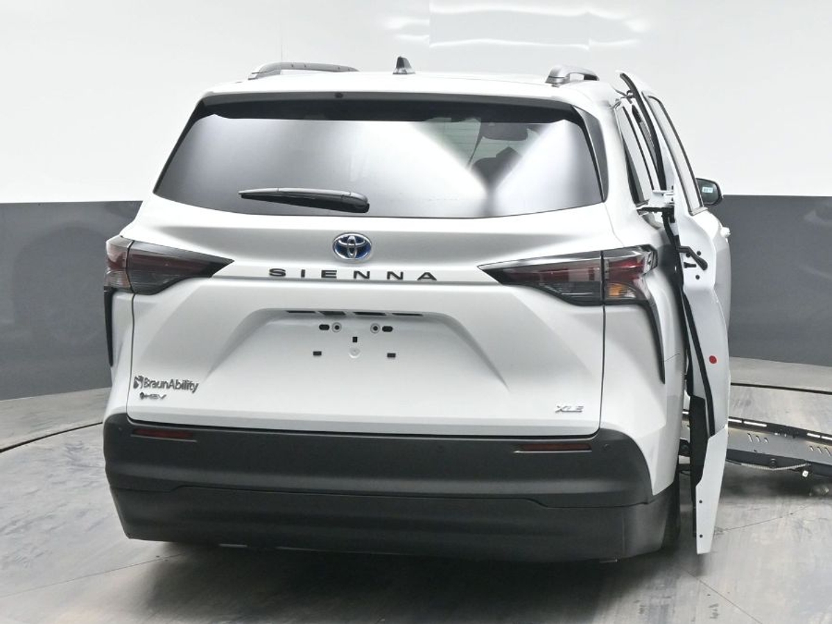 2025 TOYOTA SIENNA - Image 6