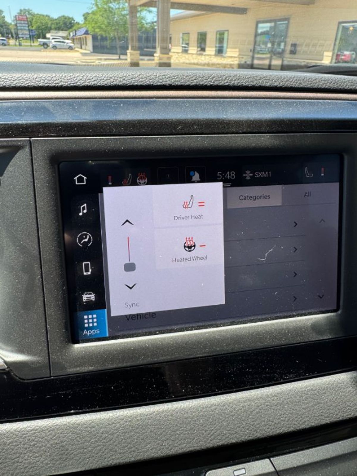 White Chrysler Voyager image number 25