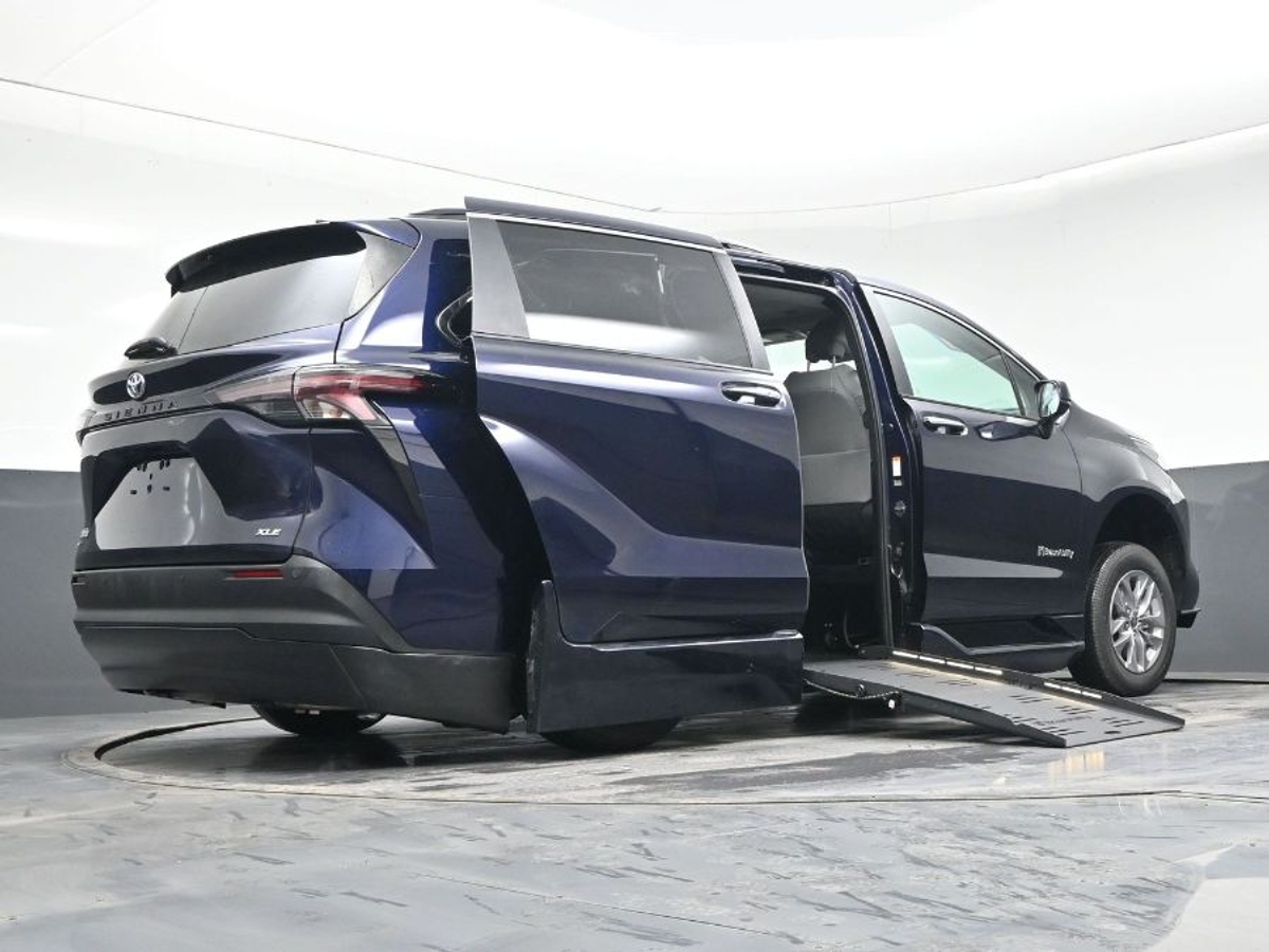 2025 TOYOTA SIENNA - Image 22