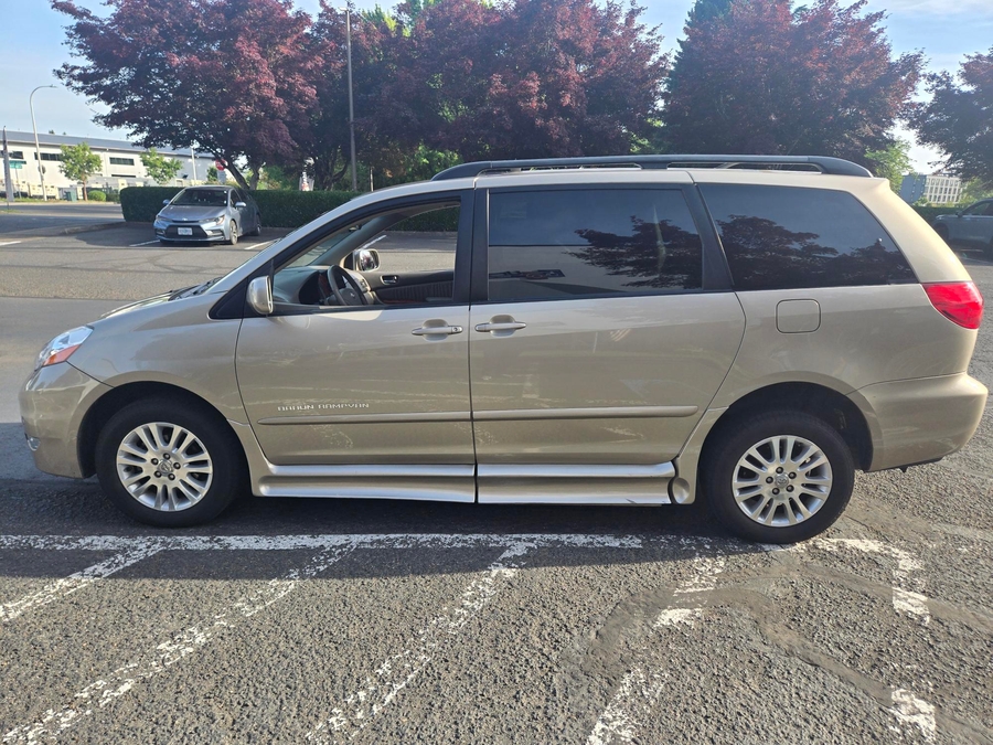 Used 2009 Toyota Sienna XLE - BraunAbility Side Entry In Floor Automatic Ramp