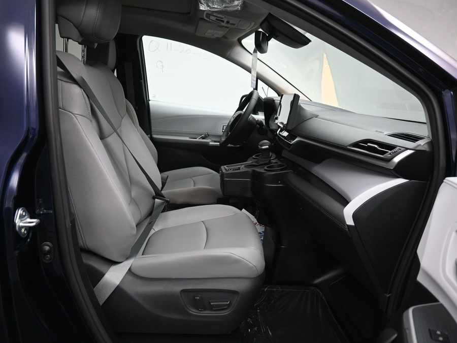 New 2025 Toyota Sienna Hybrid XLE Plus - BraunAbility Side Entry Entry Fold Out Automatic Ramp